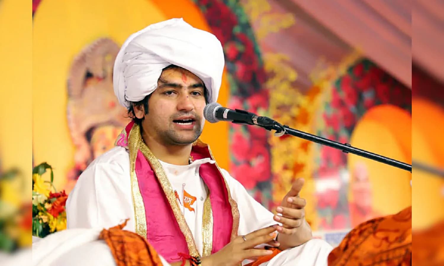 धीरेंद्र शास्त्री ने कहा- 20% पहुंचे तो ब्रज में टोपी वाले दिखेंगे, 15-20 साल में भारत का भूगोल बदलेगा