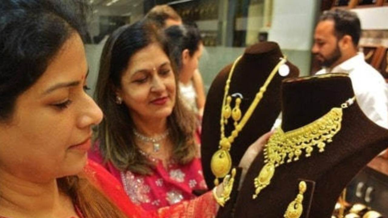 Fed Rate Cut से Gold के Price पर क्या हुआ असर? जानिए यहाँ सबकुछ