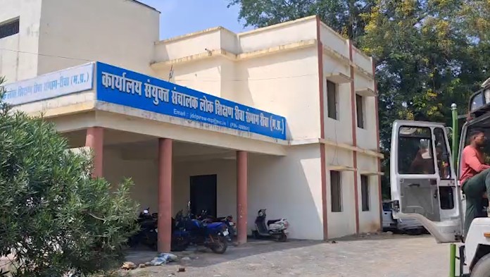 ई-अटेंडेंस में लापरवाही पर रीवा संभाग के 135 प्राचार्यों को नोटिस, जवाब प्रस्तुत न करने पर होगी सख्त कार्रवाई