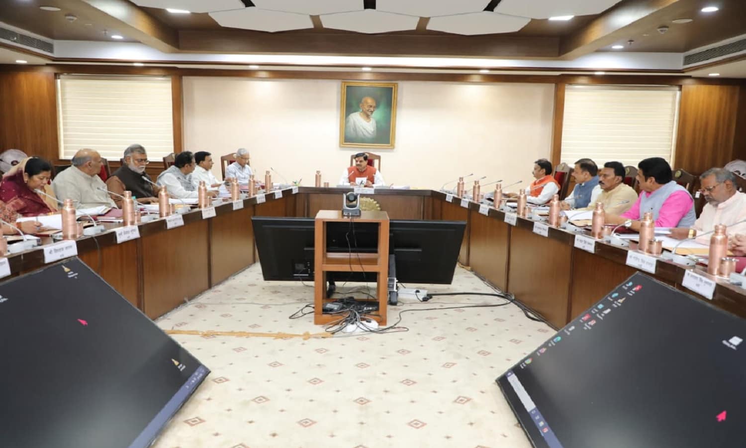 MP Cabinet Meeting: रिटायरमेंट के बाद सरकारी मकान पर लगेगा 10 गुना किराया