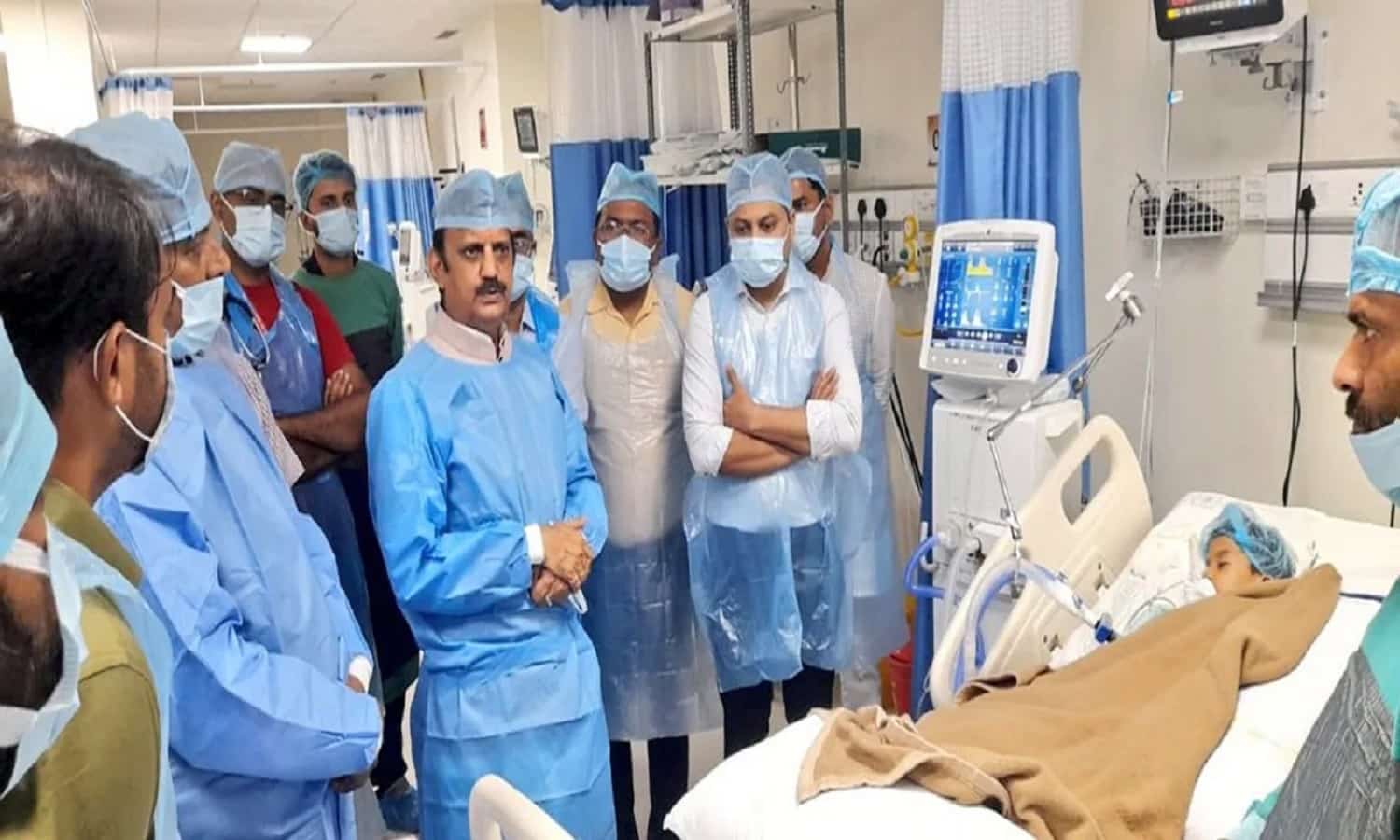 MP: डिप्टी CM शुक्ल ने छिंदवाड़ा के CMHO और सिविल सर्जन को हटाया