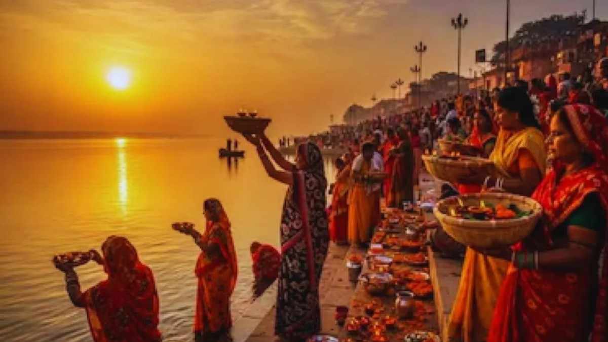 Chhath Puja last Day : आज होगा छठ पूजा का समापन, उगते सूर्य की पूजा के लिए सजे देश भर के गंगा घाट