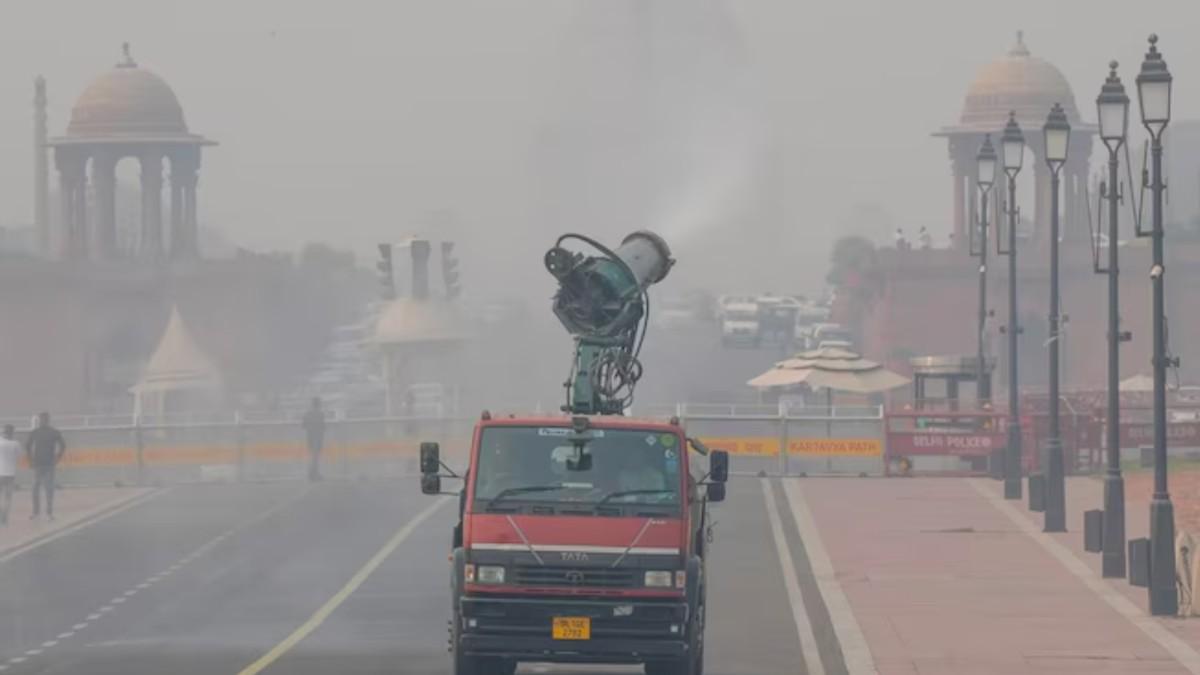 Delhi Cloud Seeding Updates: दिल्ली फेल हुई आर्टिफिशियल बारिश ? IIT के डायरेक्टर ने बताई वजह