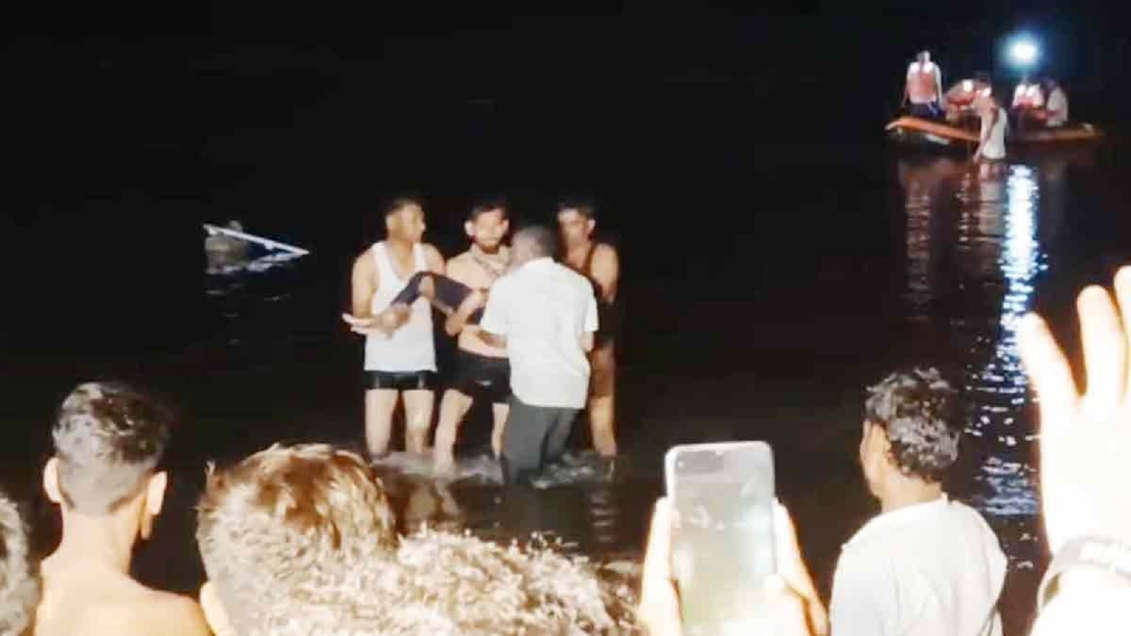 एमपी के खंडवा में प्रतिमा विसर्जन के दौरान हादसा, 11 श्रद्धालुओं की मौत, अंतिम संस्कार में पहुच रहे सीएम