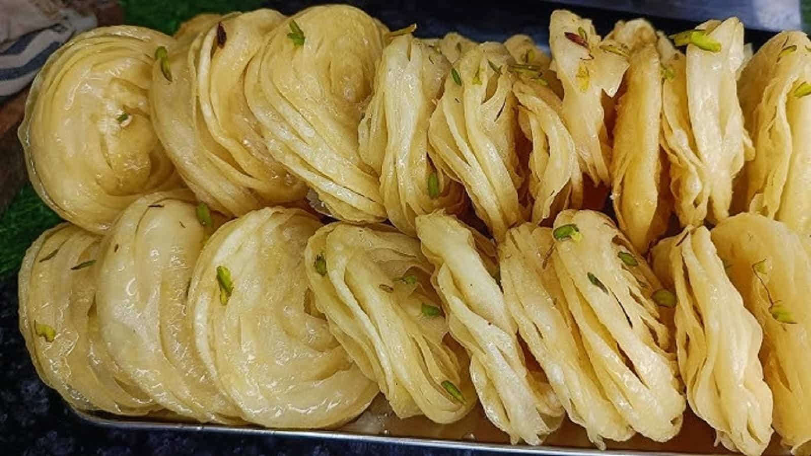 Khaja Recipe for Diwali A Crispy Sweet : दीपावली पर मां लक्ष्मी को प्रसन्न करने वाला खाजा