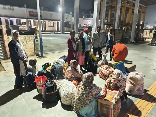 Maihar News: महाराष्ट्र से सुरक्षित वापस लाए गए मैहर के 12 बंधक मजदूर