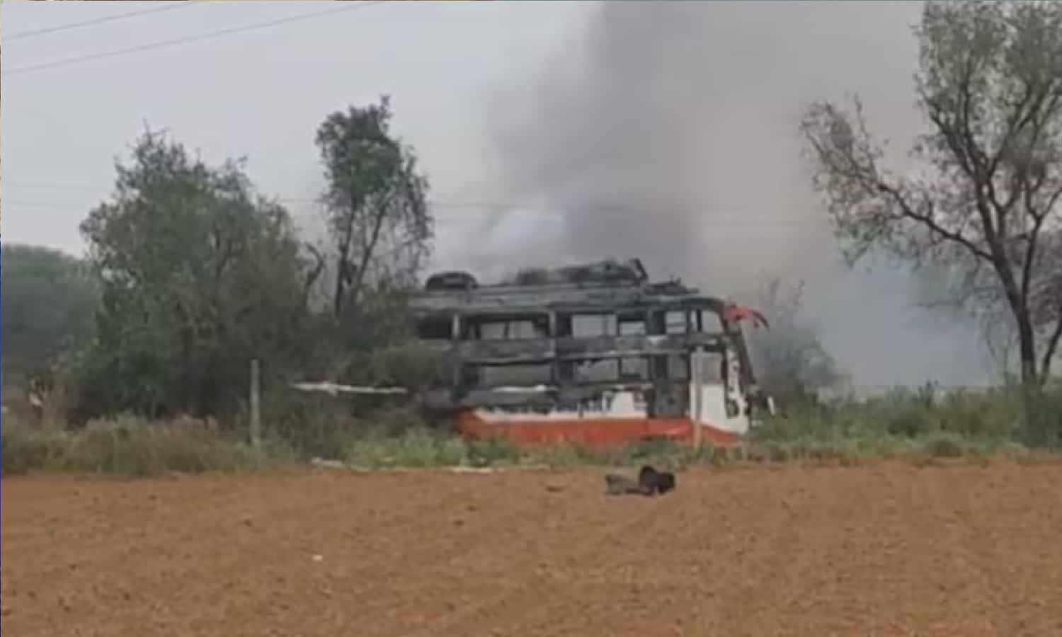 जयपुर में मजदूरों से भरी बस हाईटेंशन लाइन से टकराई 3 की मौत 10 से ज्यादा झुलसे