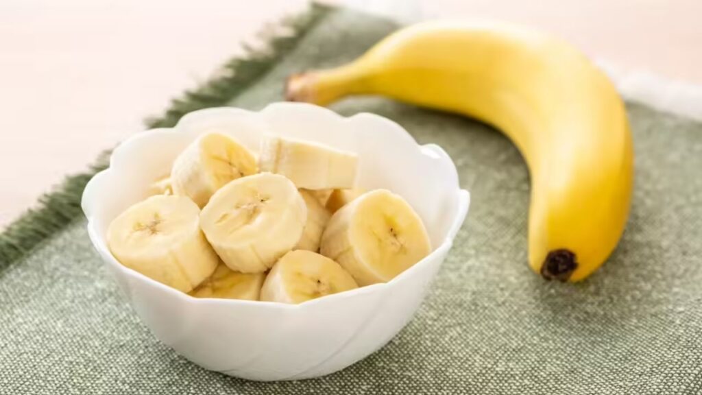 Morning banana benefits on empty stomach and nutritional advantages in Hindi