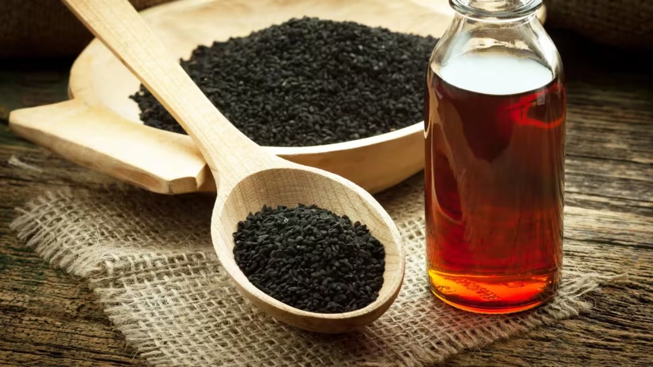 Kalonji seeds benefits for hair growth and glowing skin in Hindi