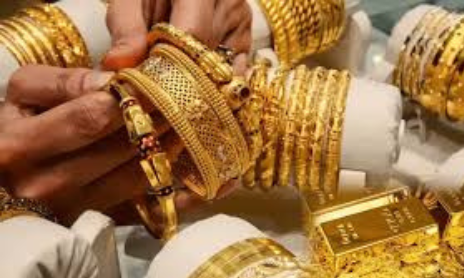Gold Price Hike: सोने की कीमत 3500 व चांदी 5800 रूपये महंगी, जाने आज के भाव