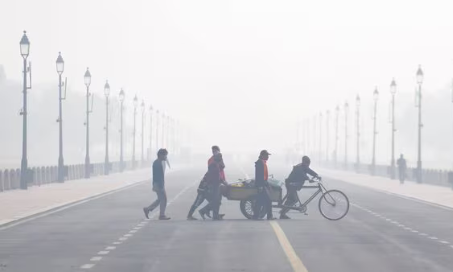 Delhi Pollution: दिल्ली में प्रदूषण का कहर, सांस लेना दूभर,AQI 400 पार