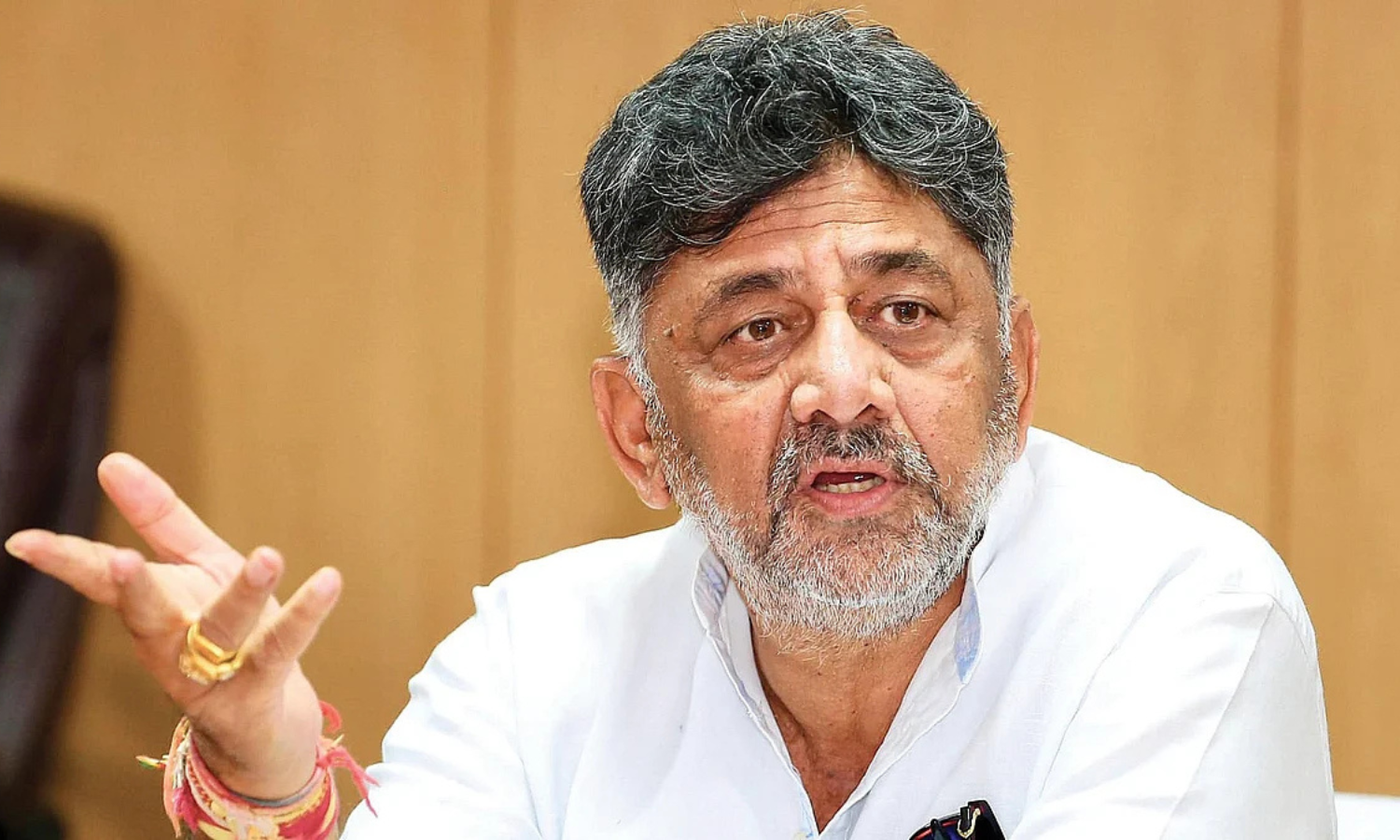 Karnataka Politics: सीएम पद को लेकर डीके शिवकुमार का बड़ा बयान,कहा मैं पार्टी को कमजोर नहीं करना चाहता