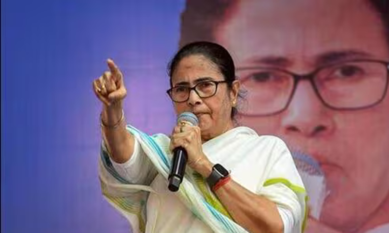 Mamta Banarjee On SIR : राज्यसभा में नारा बैन पर बोली ममता बनर्जी,कहा जय हिंद से जो टकराएगा…. चूर चूर….