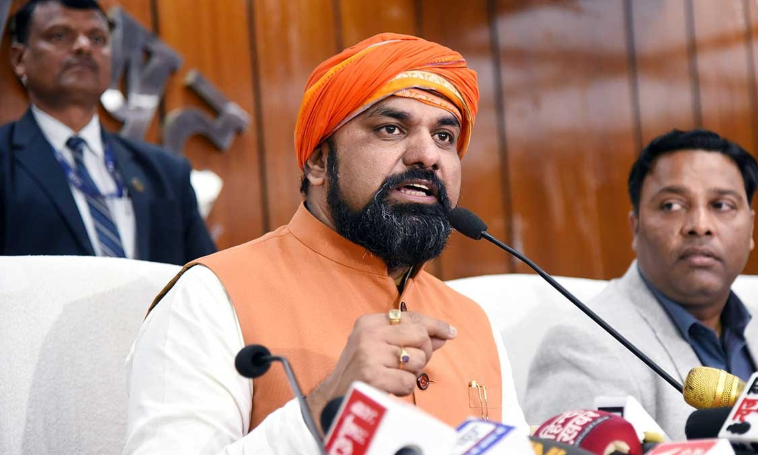 Samrat Chaudhary Action: मंत्रालय संभालते ही एक्शन में आए सम्राट चौधरी बोले अब बिहार के अपराधियों के घर पर चलेगा बुलडोजर,