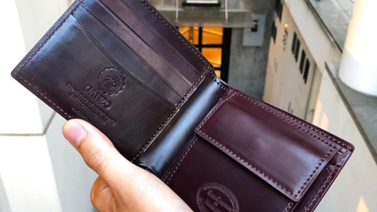 वास्तु टिप्स के अनुसार पर्स में न रखने वाली वस्तुओं की जानकारी