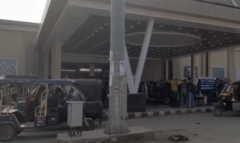 रीवा रेलवे स्टेशन पर ऑटो चालकों की मनमानी से यात्रियों की फजीहत, GRP-RPF और शहर पुलिस के बीच खींचतान