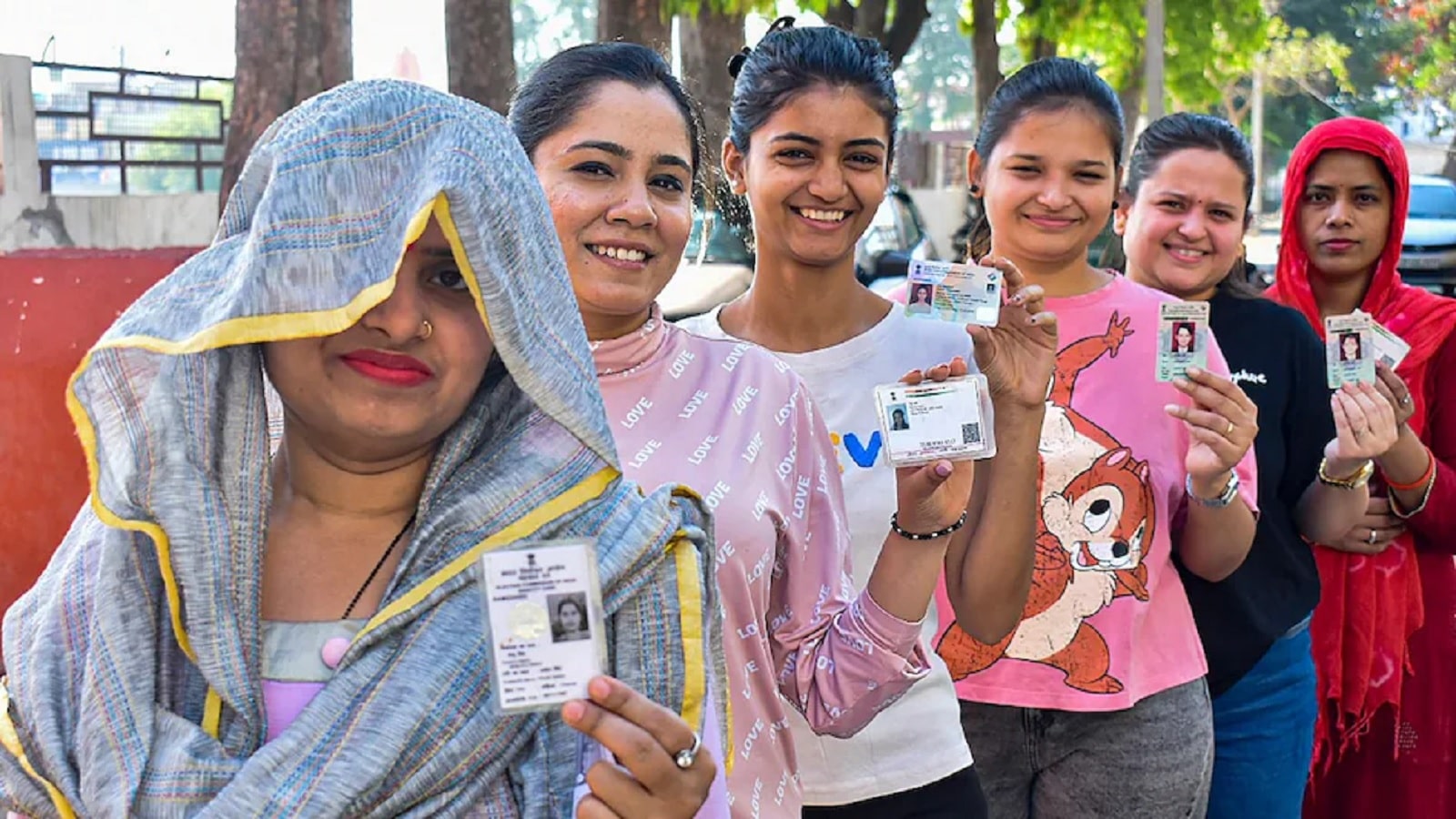 बिहार में थमा चुनावी शोरगुल, पहले चरण में 18 जिलों की 121 सीटों के लिए वोटिंग