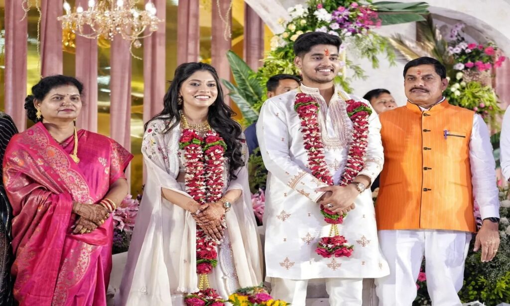 सामूहिक विवाह सम्मेलन में सीएम मोहन द्वारा बेटे की शादी और 21 जोड़ों के फेरे