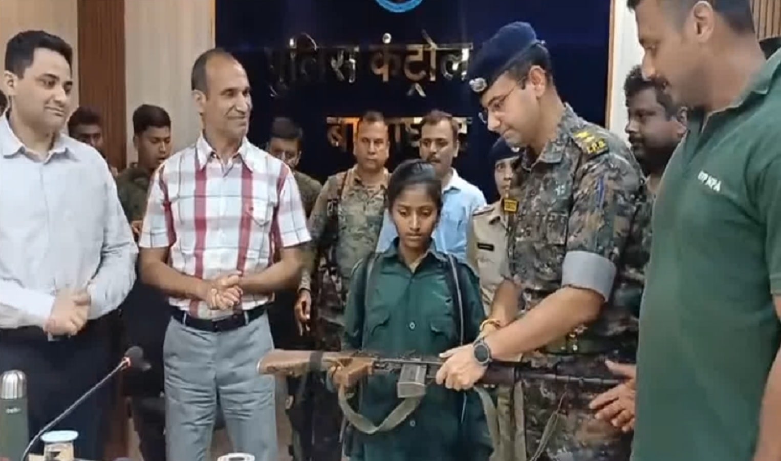 छोटा कद, मासूम सा चेहरा, उम्र से ज्यादा भारी भरकम ईनाम, माओवादी सुनीता की गजब कहानी