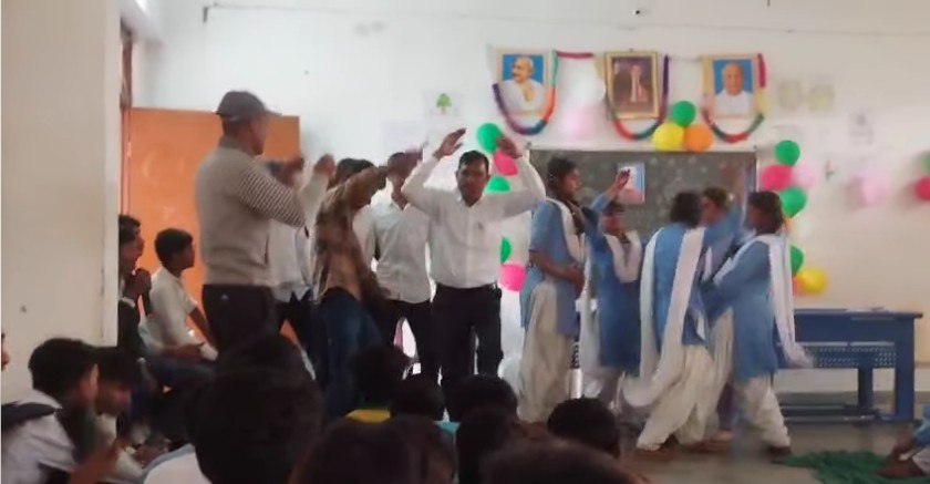 The teacher danced with the girl students to an obscene Bhojpuri song