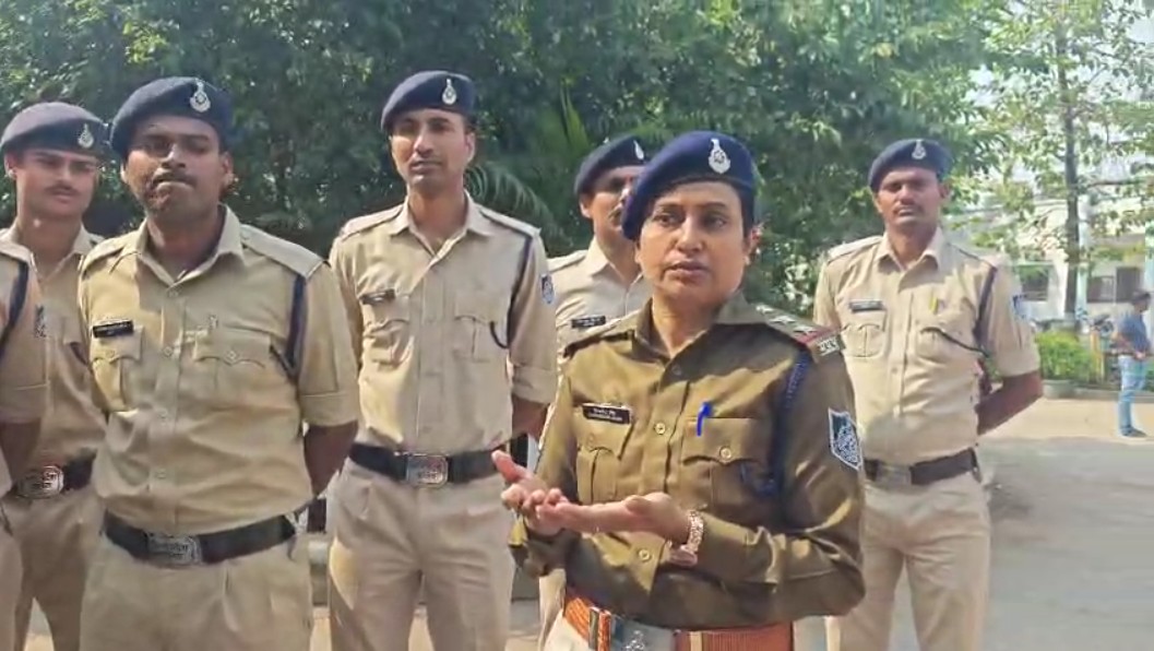 PTS रीवा के प्रशिक्षु आरक्षकों को जिला अस्पताल में दिया गया अपराधियों व डेड बॉडी की सुरक्षा पर व्यावहारिक ज्ञान