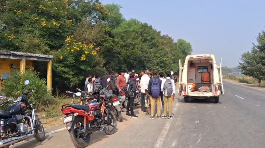 रीवा-गोविंदगढ़ मार्ग पर दो बाइकों की टक्कर, युवक गंभीर घायल
