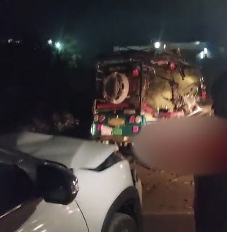 रीवा में तेज रफ्तार कार ने ई-रिक्शा को मारी टक्कर, फिर दूसरी कार से भिड़ी, 5 लोग गंभीर रूप से घायल