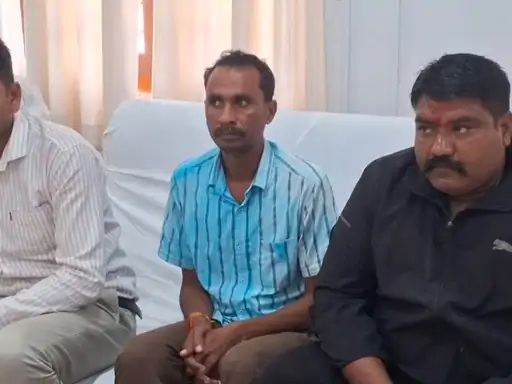 सीधी: लोकायुक्त की बड़ी कार्रवाई, पटवारी 2,000 रुपये रिश्वत लेते रंगे हाथों गिरफ्तार; 5,000 की मांगी थी रकम