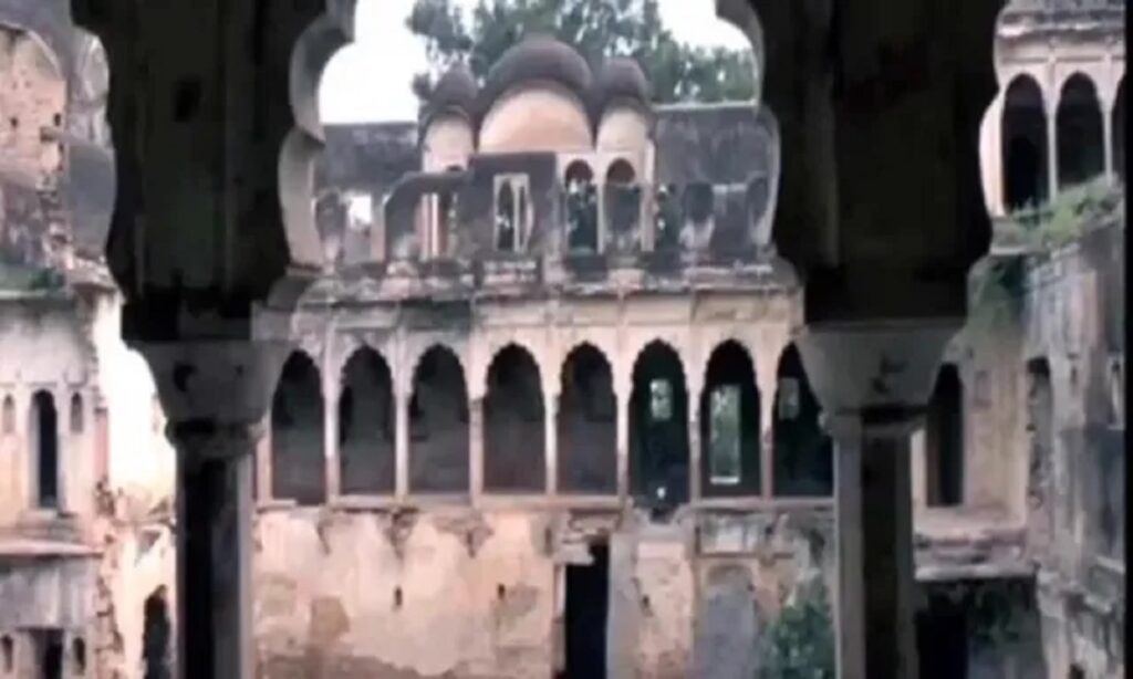 Haunted fort in Madhya Pradesh with mysterious ghungroo sounds and ghost stories