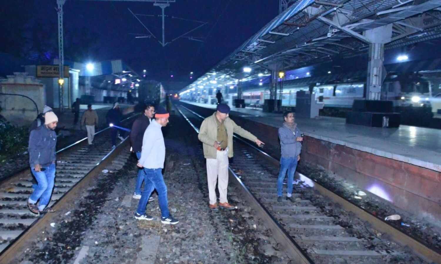Jabalpur Train Accident : मध्य प्रदेश रेलवे की घटना कंपा देगी रूह! पटरी पार कर रहे थे 6 लोग तभी आ गई मालगाड़ी