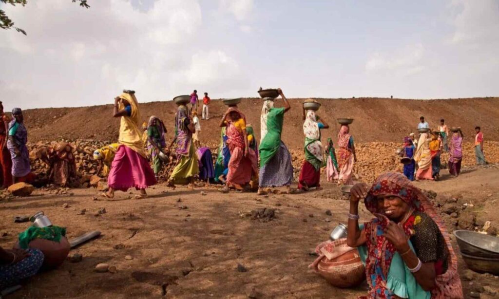 संसद भवन का दृश्य, जहां मनरेगा से जुड़े नए बिल और नियमों पर चर्चा की तैयारी की जा रही है।