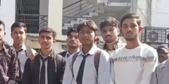 Rewa PK School Case Student Protest DEO Office Gherao News
