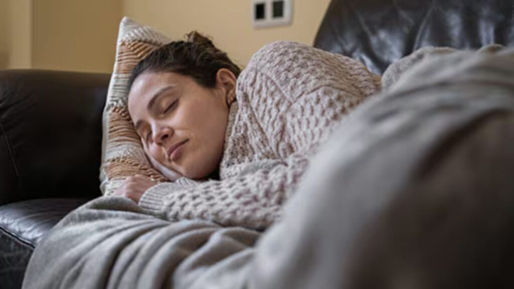 Rat Ko Sweater Pehen Kar Sona