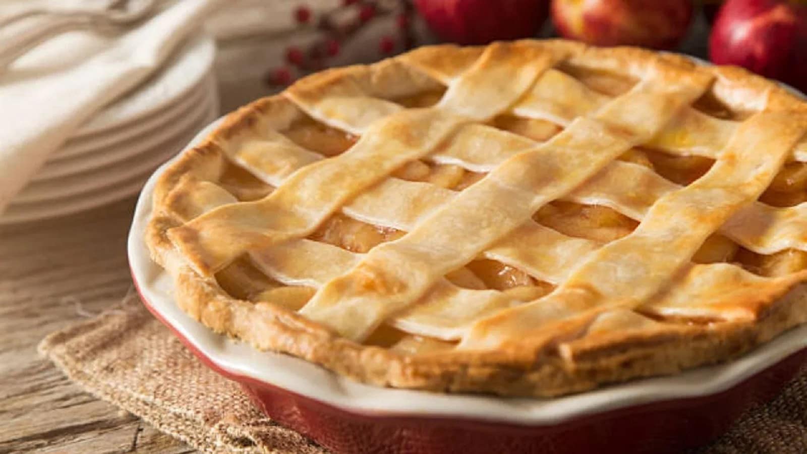 Freshly baked Christmas apple pie with cinnamon aroma, showcasing golden crust and apple filling.
