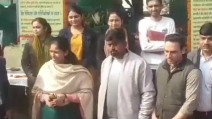 रीवा कलेक्टर ने करहिया मंडी धान खरीदी केंद्र का किया औचक निरीक्षण, दी सख्त चेतावनी