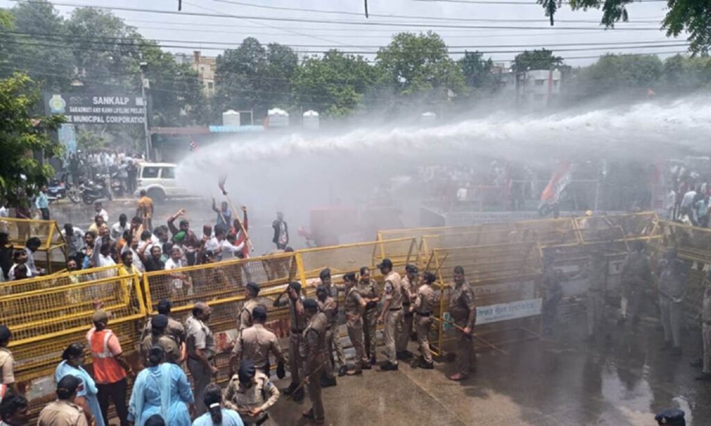 Collectorate Police Congress Clash Water Cannon Protest MP News