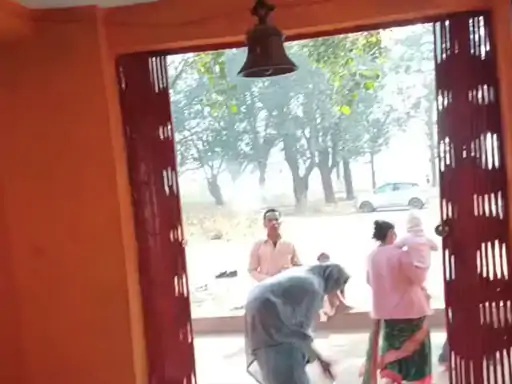 Shocked woman hangs herself in temple