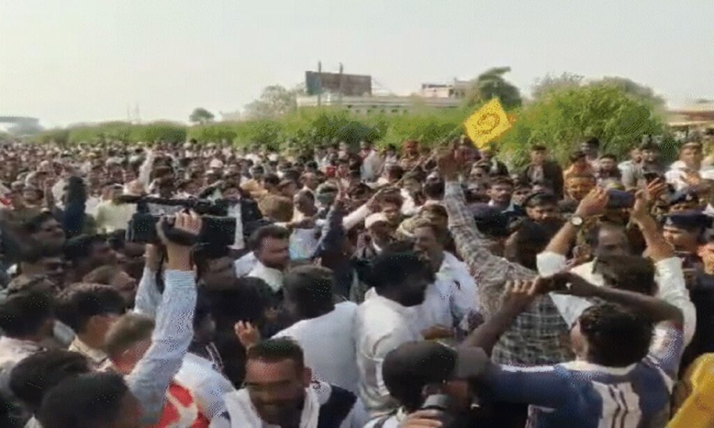 MP Kisan Protest on Road Image
