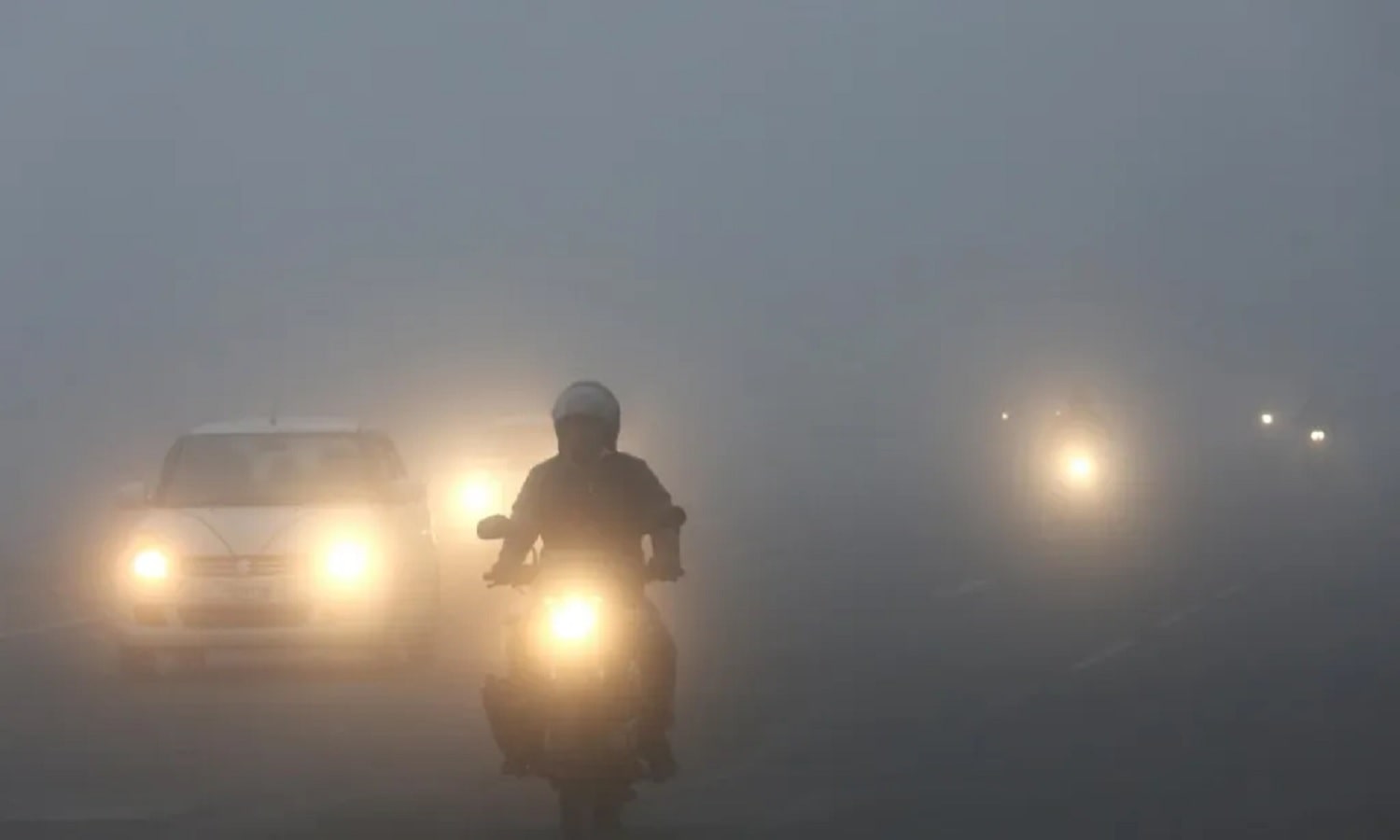 Dense fog conditions affecting roads and visibility in Madhya Pradesh during winter.