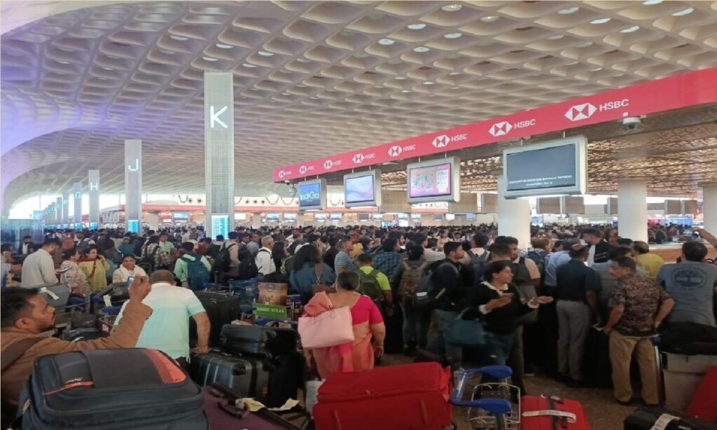 Indigo 550 Flights Cancel Airport Chaos Passengers Stranded Hindi