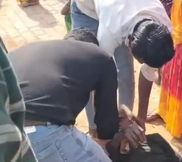 रीवा-सिरमौर मार्ग पर बैकुंठपुर में भीषण हादसा, पैदल चलते व्यक्ति व बाइक सवार गंभीर रूप से घायल