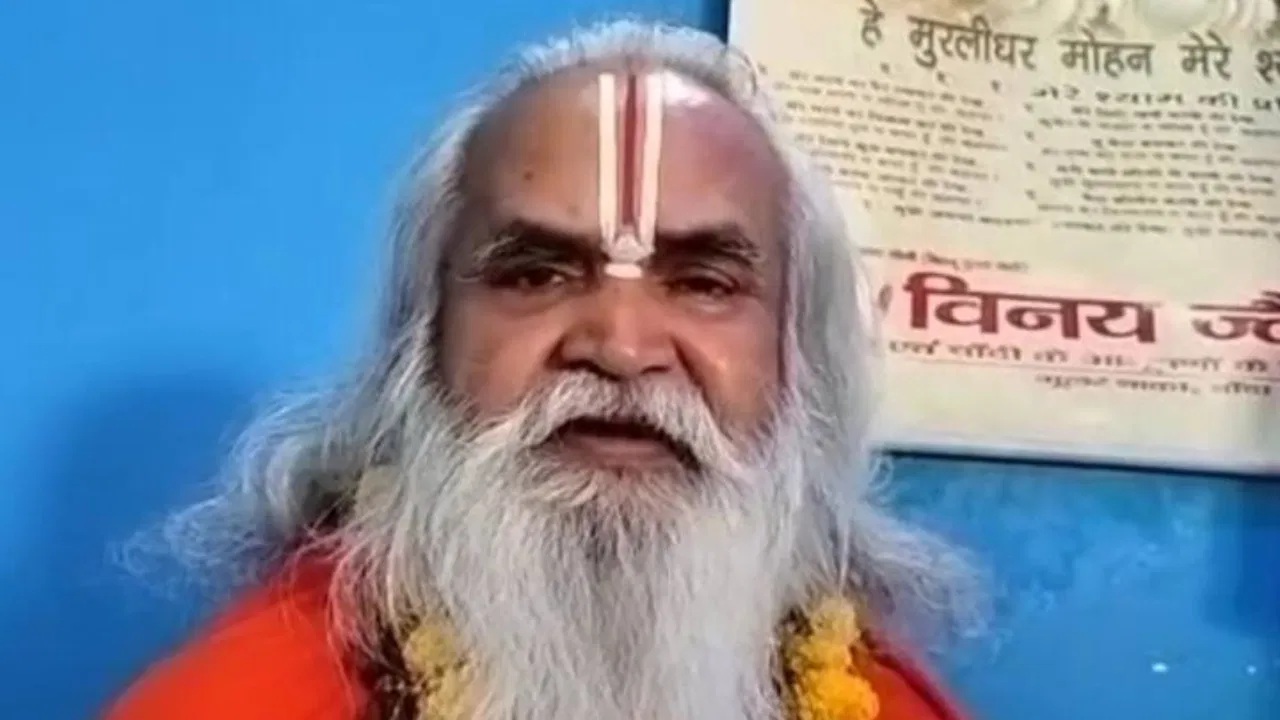 राम मंदिर आंदोलन से जुड़े संत डॉ. रामविलास वेदांती की फाइल फोटो, धार्मिक वस्त्रों में गंभीर मुद्रा में दिखाई देते हुए