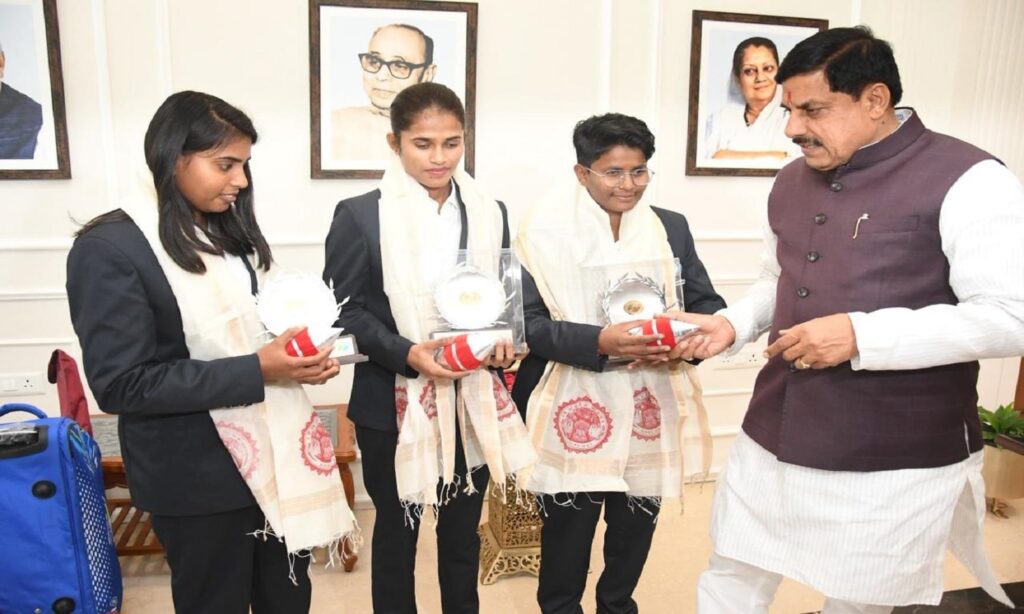 Chief Minister of Madhya Pradesh honouring three T20 World Cup-winning players during a felicitation ceremony
