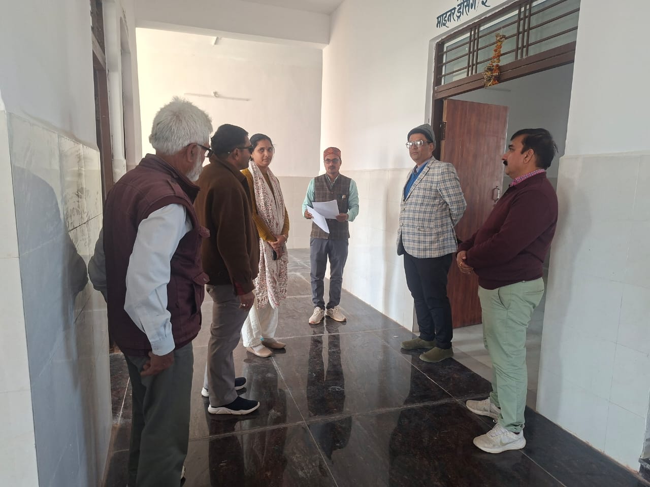 Rewa News: आयुष्मान आरोग्य केंद्र रानीतालाब बंद मिला ताला, CMHO ने पूरे स्टाफ को दिया कारण बताओ नोटिस