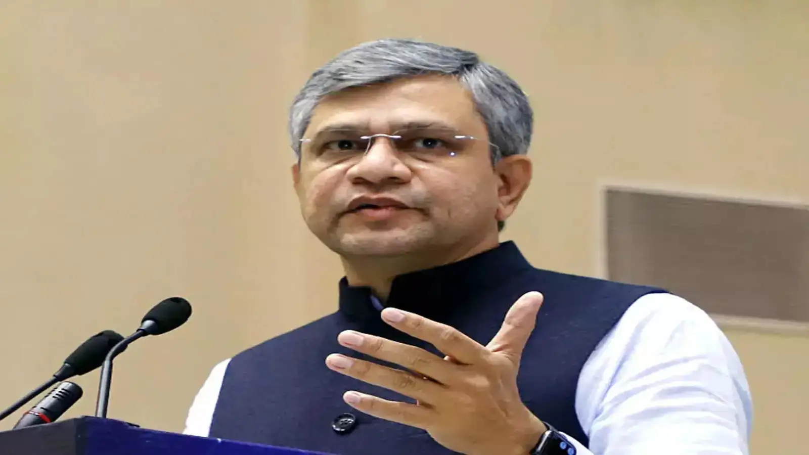 India Semicon Mission: नीदरलैंड में अश्विनी वैष्णव की ASML यात्रा क्यों है खास?