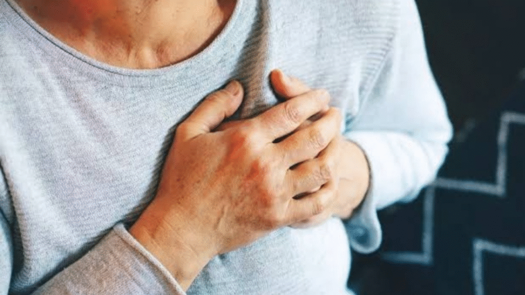 Heart Attack Alone : अगर आपको अकेले में हार्ट अटैक आए तो किन उपायों को करके बचना चाहिए।