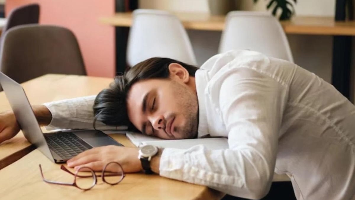 Post Lunch Sleepiness: लंच के बाद नींद आना आलस नहीं…. बीमारी है?