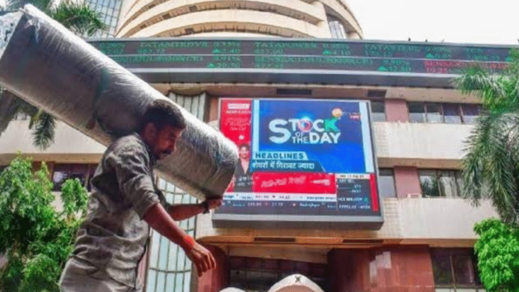 Sensex 450 अंक टूटा, Nifty 25,300 के नीचे, गिरावट के 3 चौंकाने वाले कारण