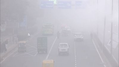 Smog-covered road traffic highlighting vehicle emissions amid transport fuel transition in India