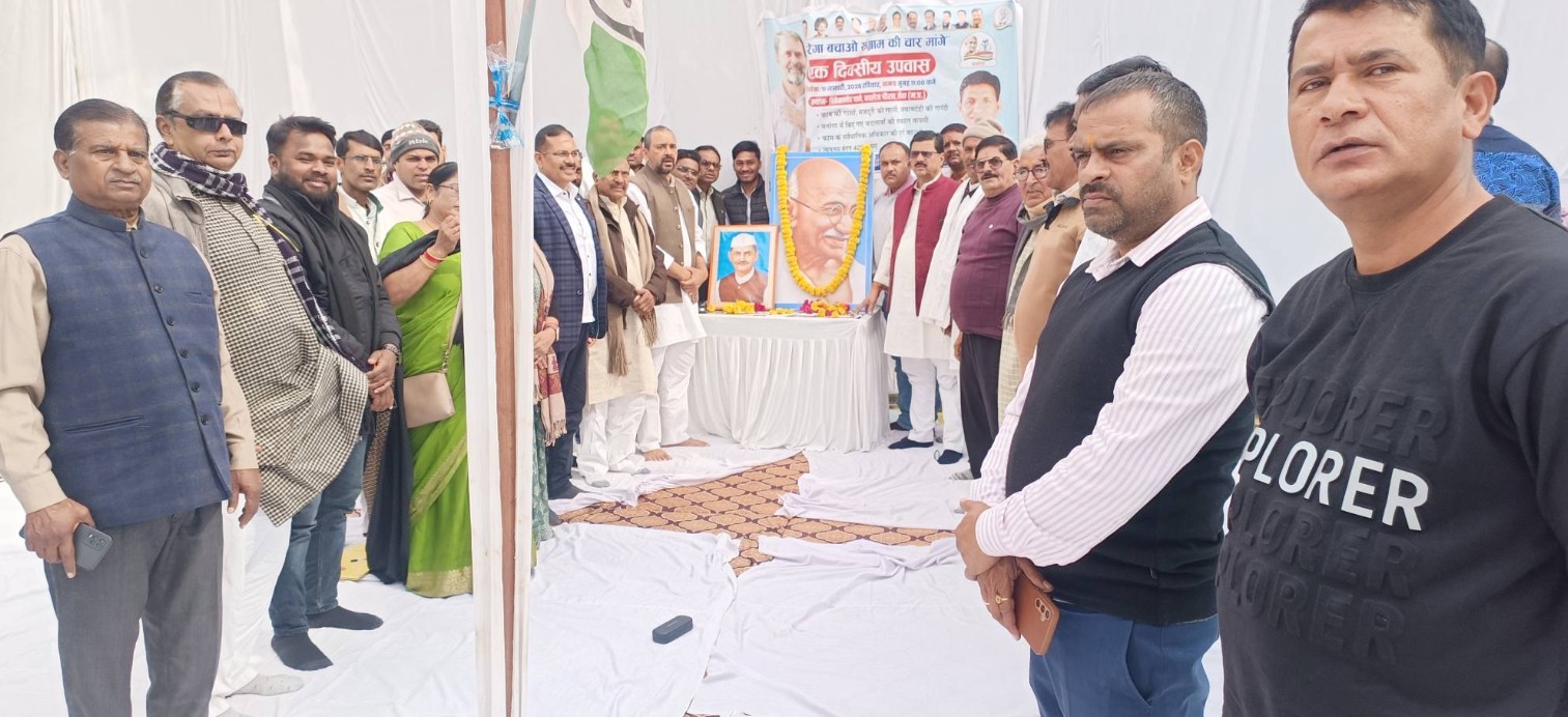 रीवा में कांग्रेस ने मनरेगा का नाम बदलकर “वी-बी-जी राम जी ” करने के विरोध में दिया धरना